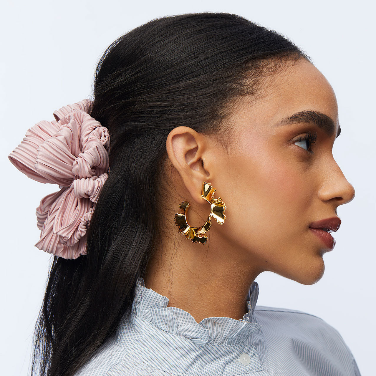 SCALLOP RUFFLE EDGED HOOP EARRINGS